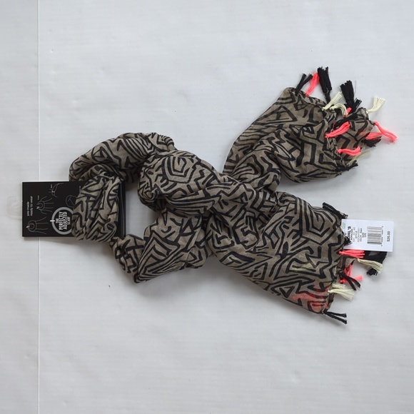 NEW The Perfectly Adjusted Scarf Tassel Pre-Made Ready to Wear Black - Picture 2 of 15